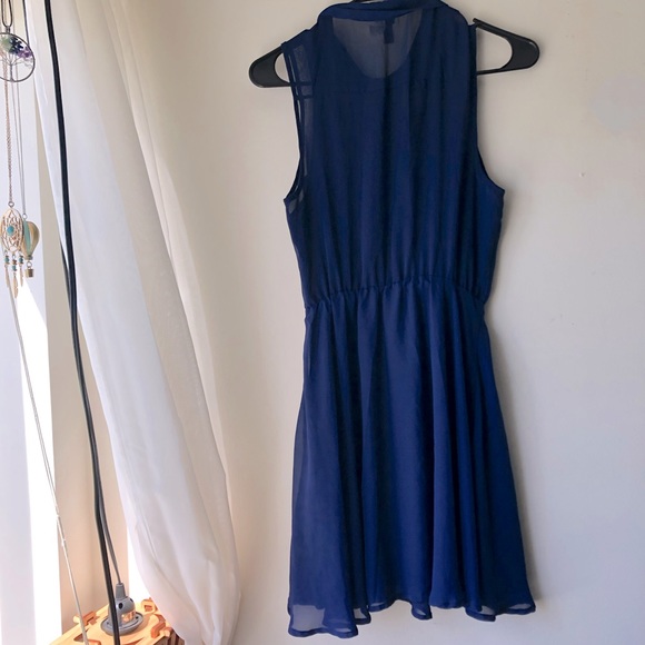 H&M Flowy collared button up navy blue dress - Picture 2 of 5